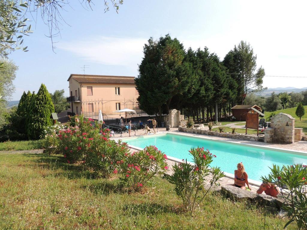 הוילה טודי Agriturismo Poponi מראה חיצוני תמונה